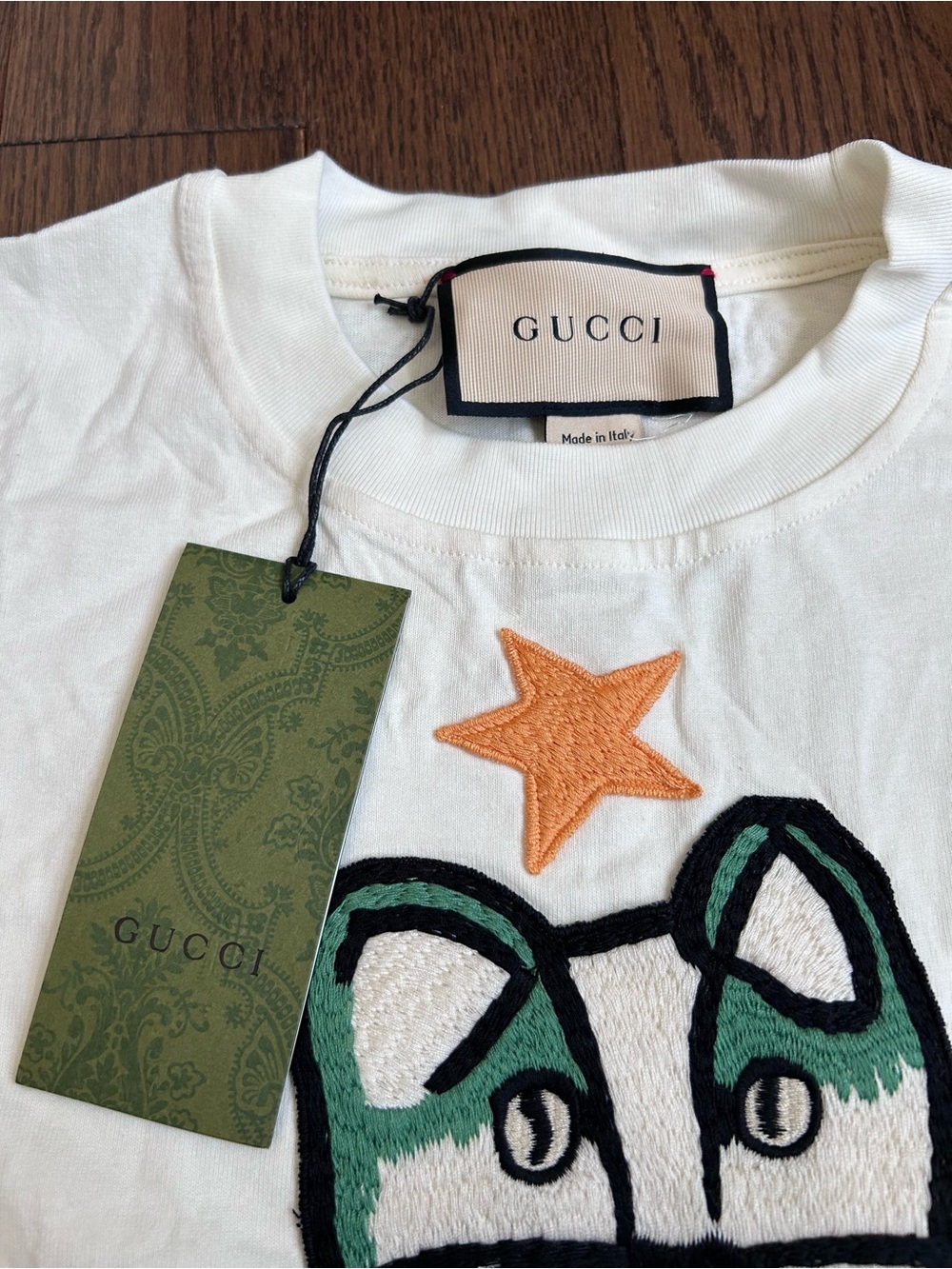 Gucci White Cat Graphic Tee with Green & Orange Accents - Picture 2 of 4
